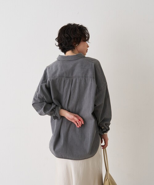 Rouge vif(ルージュヴィフ)の「【2026SS新作】【ロングセラー】NEWオーバーサイズデニムシャツ(シャツ/ブラウス・レディース・ダークネイビー/グレー・フリー)」の6枚目の写真