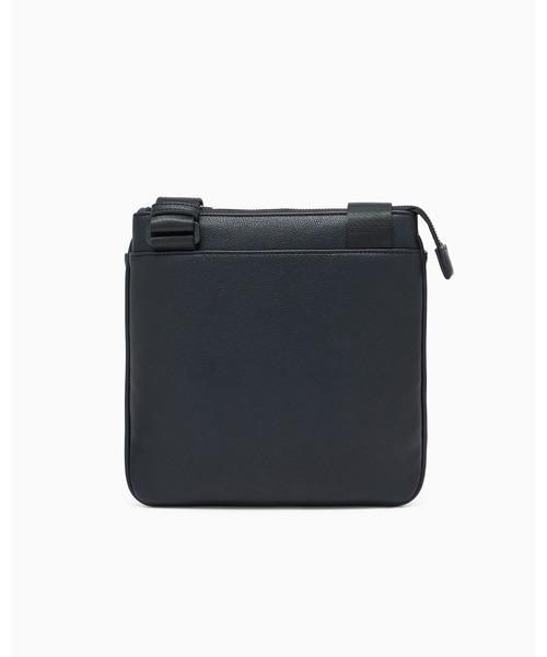 ARMANI EXCHANGE(アルマーニエクスチェンジ)の「【A|X アルマーニ エクスチェンジ】AXロゴ バックルディテール フラットショルダーバッグ(ショルダーバッグ・メンズ・ブラック・FREE)」の4枚目の写真