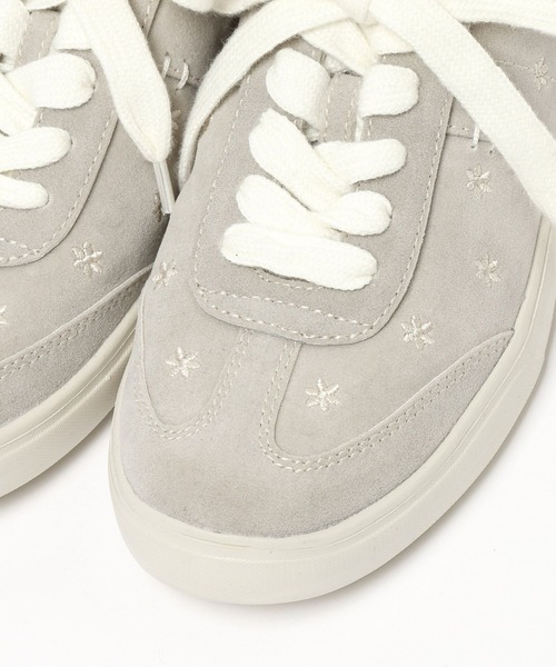 niko and...（ニコアンド）の「《抗菌消臭》フェイクスエード柔らかスニーカー（スニーカー・レディース・ライトグレー/キャメル・MEDIUM/LARGE）」の7枚目の写真