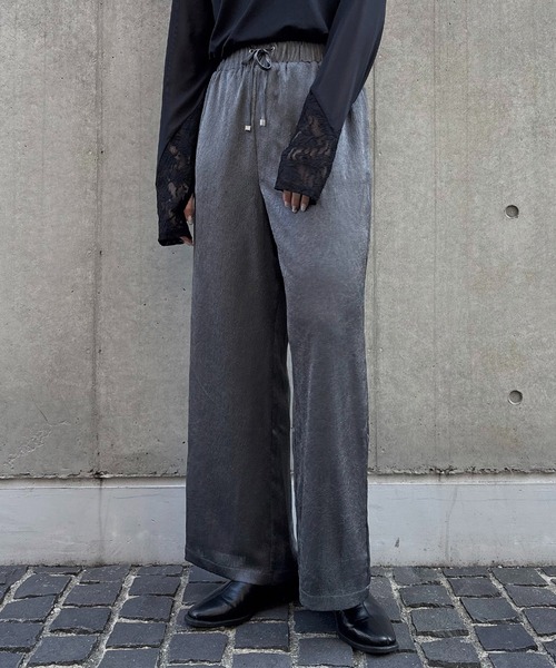 &g'aime（アンジェム）の「【&ｇ'aime 】サテンパンツ　Satin Pants（スラックス・レディース・ブラック/グレイッシュベージュ/グレー・FREE）」の3枚目の写真