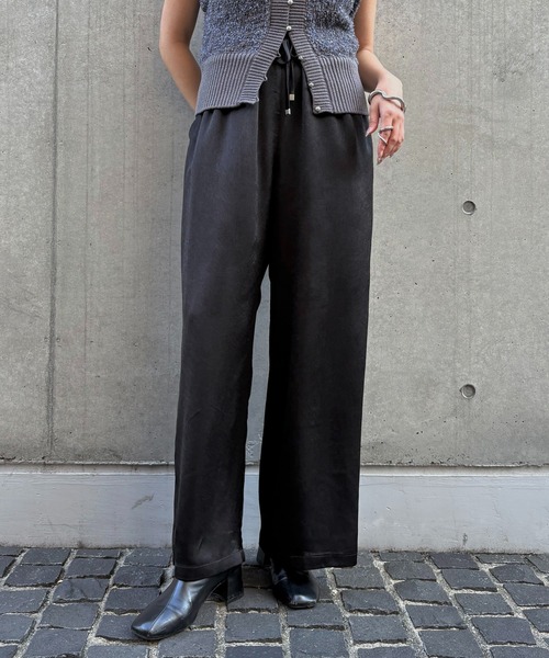 &g'aime（アンジェム）の「【&ｇ'aime 】サテンパンツ　Satin Pants（スラックス・レディース・ブラック/グレイッシュベージュ/グレー・FREE）」の2枚目の写真