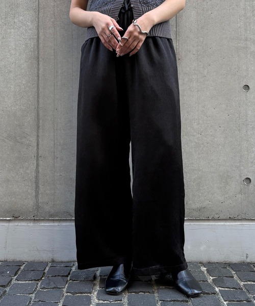 &g'aime（アンジェム）の「【&ｇ'aime 】サテンパンツ　Satin Pants（スラックス・レディース・ブラック/グレイッシュベージュ/グレー・FREE）」の5枚目の写真