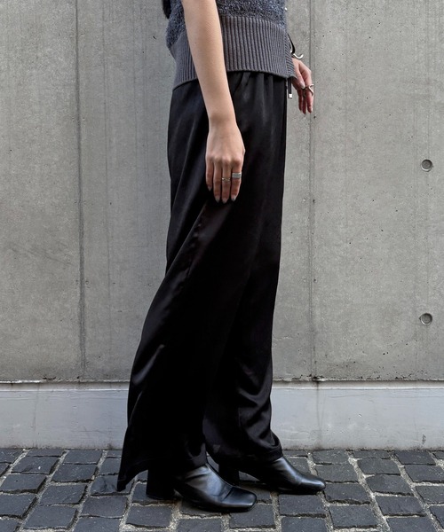 &g'aime（アンジェム）の「【&ｇ'aime 】サテンパンツ　Satin Pants（スラックス・レディース・ブラック/グレイッシュベージュ/グレー・FREE）」の6枚目の写真