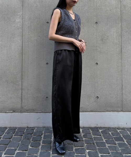 &g'aime（アンジェム）の「【&ｇ'aime 】サテンパンツ　Satin Pants（スラックス・レディース・ブラック/グレイッシュベージュ/グレー・FREE）」の11枚目の写真