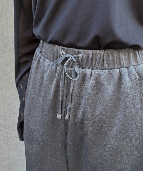 &g'aime（アンジェム）の「【&ｇ'aime 】サテンパンツ　Satin Pants（スラックス・レディース・ブラック/グレイッシュベージュ/グレー・FREE）」の19枚目の写真