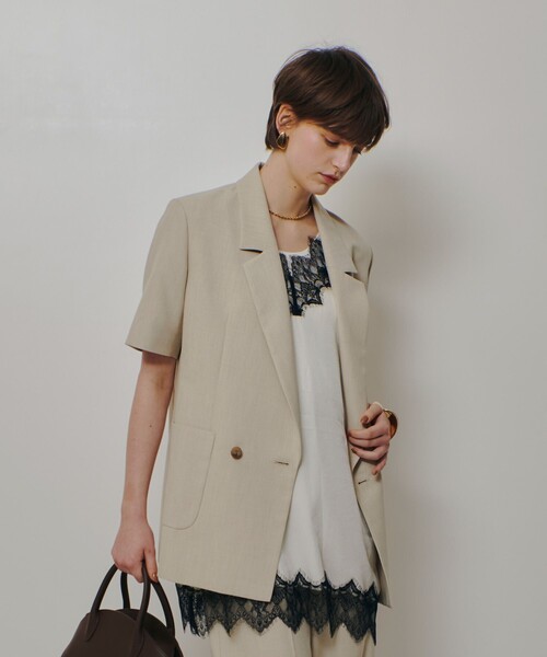 allureville(アルアバイル)の「ハーフスリーブジャケット(テーラードジャケット・レディース・キャメル/ベージュ・1/2)」の17枚目の写真