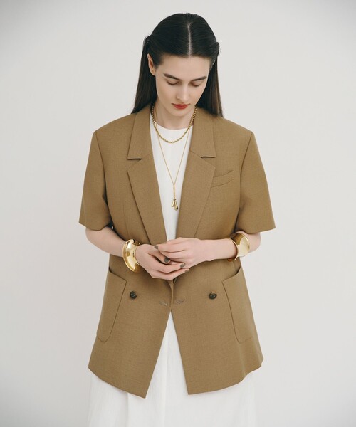 allureville(アルアバイル)の「ハーフスリーブジャケット(テーラードジャケット・レディース・キャメル/ベージュ・1/2)」の4枚目の写真