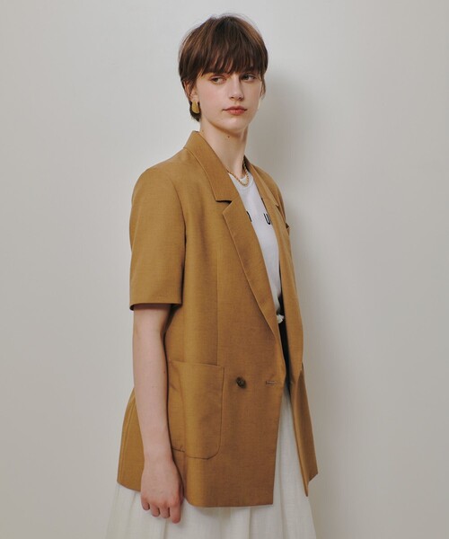 allureville(アルアバイル)の「ハーフスリーブジャケット(テーラードジャケット・レディース・キャメル/ベージュ・1/2)」の9枚目の写真