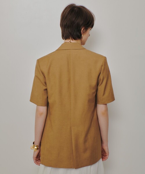 allureville(アルアバイル)の「ハーフスリーブジャケット(テーラードジャケット・レディース・キャメル/ベージュ・1/2)」の11枚目の写真