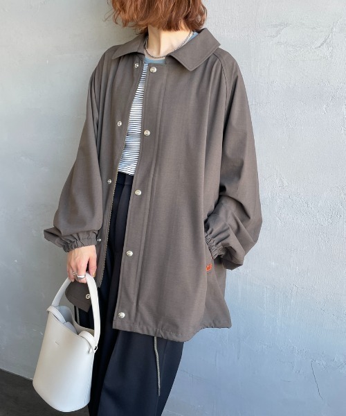 UNIVERSAL OVERALL（ユニバーサルオーバーオール）の「[UNIVERSAL OVERALL/ユニバーサルオーバーオール] 別注 コーチジャケット（その他アウター・レディース・ライトグレー/ブラック/グレイッシュベージュ・L/M）」の3枚目の写真