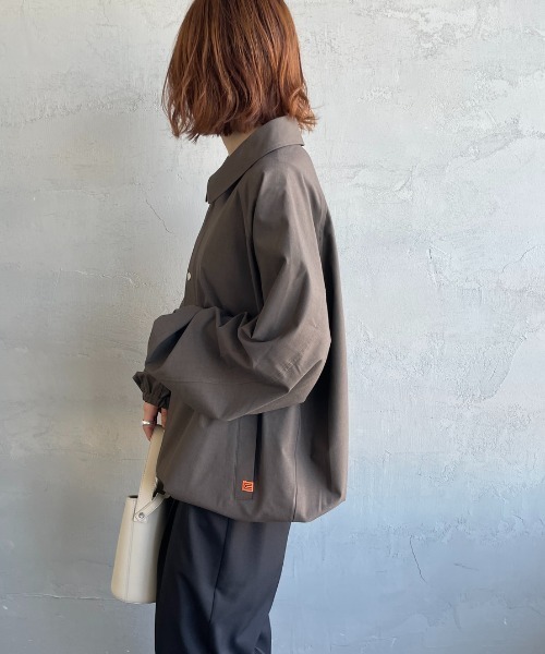 UNIVERSAL OVERALL（ユニバーサルオーバーオール）の「[UNIVERSAL OVERALL/ユニバーサルオーバーオール] 別注 コーチジャケット（その他アウター・レディース・ライトグレー/ブラック/グレイッシュベージュ・L/M）」の16枚目の写真