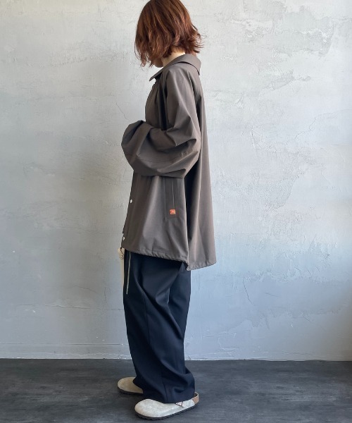 UNIVERSAL OVERALL（ユニバーサルオーバーオール）の「[UNIVERSAL OVERALL/ユニバーサルオーバーオール] 別注 コーチジャケット（その他アウター・レディース・ライトグレー/ブラック/グレイッシュベージュ・L/M）」の13枚目の写真