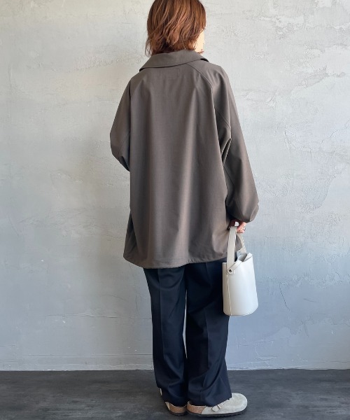 UNIVERSAL OVERALL（ユニバーサルオーバーオール）の「[UNIVERSAL OVERALL/ユニバーサルオーバーオール] 別注 コーチジャケット（その他アウター・レディース・ライトグレー/ブラック/グレイッシュベージュ・L/M）」の4枚目の写真