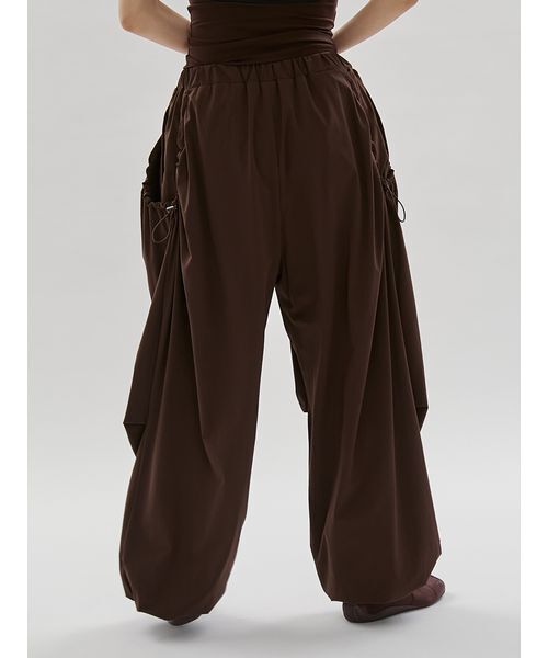 emmi（エミ）の「eco ボリュームパラシュートパンツ/撥水/UVカット/接触冷感（その他パンツ・レディース・ブラウン/オフホワイト/ブラック・1/0）」の20枚目の写真