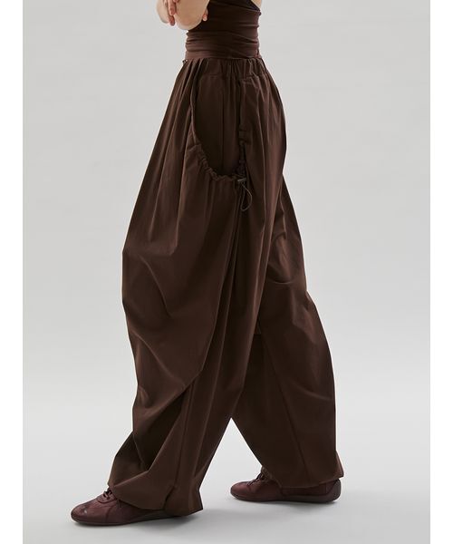 emmi（エミ）の「eco ボリュームパラシュートパンツ/撥水/UVカット/接触冷感（その他パンツ・レディース・ブラウン/オフホワイト/ブラック・1/0）」の21枚目の写真