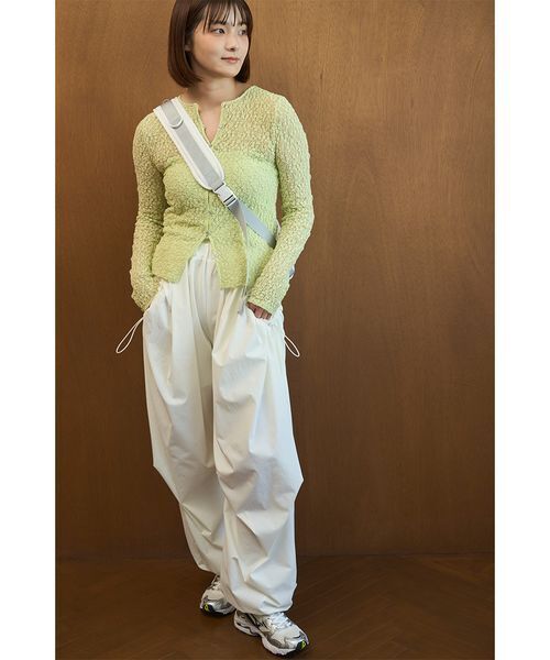 emmi（エミ）の「eco ボリュームパラシュートパンツ/撥水/UVカット/接触冷感（その他パンツ・レディース・ブラウン/オフホワイト/ブラック・1/0）」の4枚目の写真