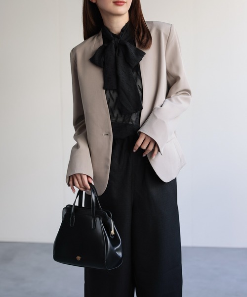 sakishimatokyo（サキシマトーキョー）の「【3サイズ展開】シングルブレスト ノーカラージャケット（ノーカラージャケット・レディース・ネイビー/ライトベージュ/ブラック・SMALL/LARGE/MEDIUM）」の3枚目の写真