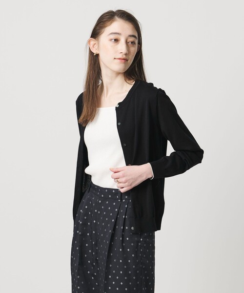 UNITED ARROWS(ユナイテッドアローズ)の「18G クルーネック ニットカーディガン ‐ウォッシャブル‐(カーディガン/ボレロ・レディース・オフホワイト/ネイビー/ベージュ/ライトブルー/ブラック・FREE)」の3枚目の写真