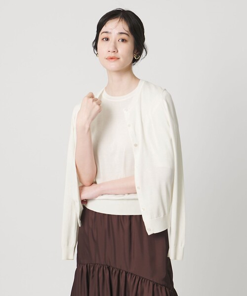 UNITED ARROWS(ユナイテッドアローズ)の「18G クルーネック ニットカーディガン ‐ウォッシャブル‐(カーディガン/ボレロ・レディース・オフホワイト/ネイビー/ベージュ/ライトブルー/ブラック・FREE)」の7枚目の写真