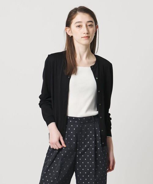 UNITED ARROWS(ユナイテッドアローズ)の「18G クルーネック ニットカーディガン ‐ウォッシャブル‐(カーディガン/ボレロ・レディース・オフホワイト/ネイビー/ベージュ/ライトブルー/ブラック・FREE)」の9枚目の写真