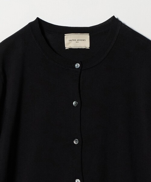 UNITED ARROWS（ユナイテッドアローズ）の「18G クルーネック ニットカーディガン ‐ウォッシャブル‐（カーディガン/ボレロ・レディース・オフホワイト/ネイビー/ベージュ/ライトブルー/ブラック・FREE）」の13枚目の写真