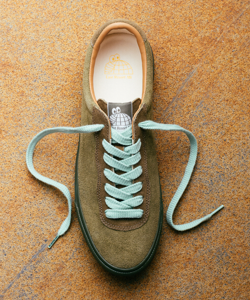 JOURNAL STANDARD（ジャーナルスタンダード）の「LASTRESORT AB / ラストリゾートエービー VM001-LO Suede スエード（スニーカー・メンズ・カーキ・26.5cm/26cm/28cm/27.5cm/27cm）」の2枚目の写真
