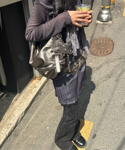 YEOMIMの「slouchy bag (metal)(ショルダーバッグ・レディース・その他・FREE)」の12枚目の写真
