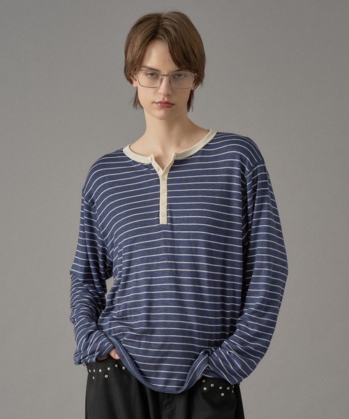 ONCILY(オンシェリー)の「HENLEY NECK BORDER KNIT TEE / ヘンリーネックボーダーニットT(Tシャツ/カットソー・メンズ・オリーブ/ブラック系その他/ネイビー系・MEDIUM/SMALL/LARGE)」の3枚目の写真
