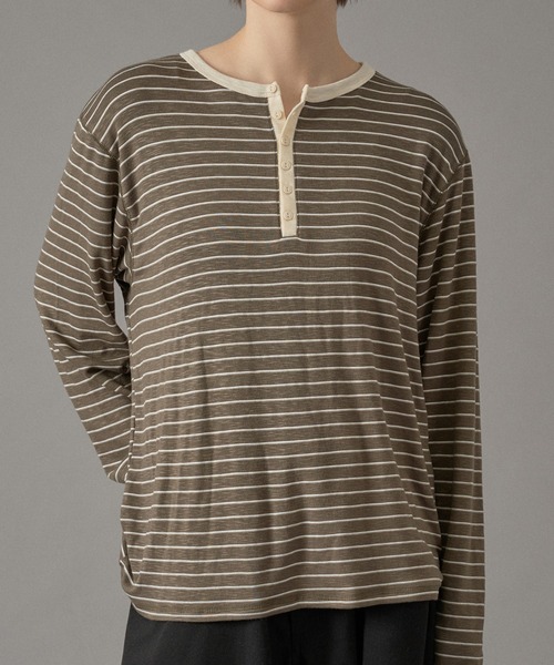 ONCILY(オンシェリー)の「HENLEY NECK BORDER KNIT TEE / ヘンリーネックボーダーニットT(Tシャツ/カットソー・メンズ・オリーブ/ブラック系その他/ネイビー系・MEDIUM/SMALL/LARGE)」の9枚目の写真