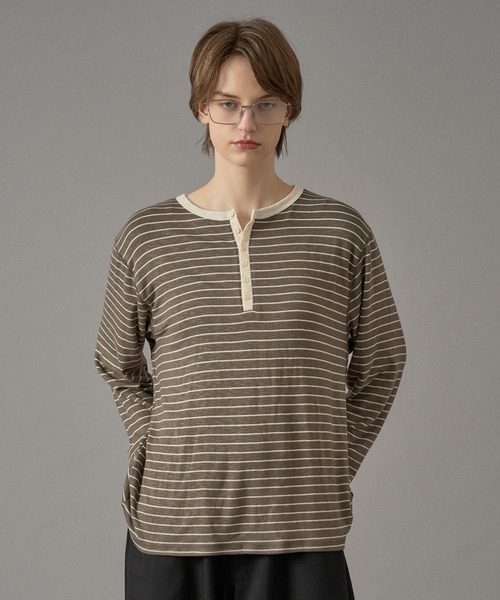 ONCILY(オンシェリー)の「HENLEY NECK BORDER KNIT TEE / ヘンリーネックボーダーニットT(Tシャツ/カットソー・メンズ・オリーブ/ブラック系その他/ネイビー系・MEDIUM/SMALL/LARGE)」の6枚目の写真