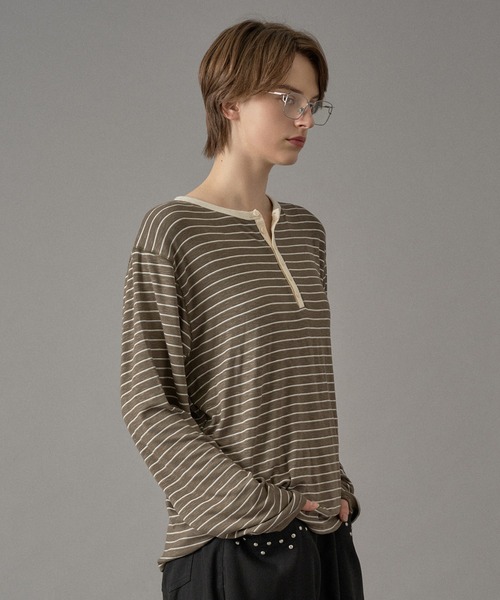 ONCILY(オンシェリー)の「HENLEY NECK BORDER KNIT TEE / ヘンリーネックボーダーニットT(Tシャツ/カットソー・メンズ・オリーブ/ブラック系その他/ネイビー系・MEDIUM/SMALL/LARGE)」の8枚目の写真