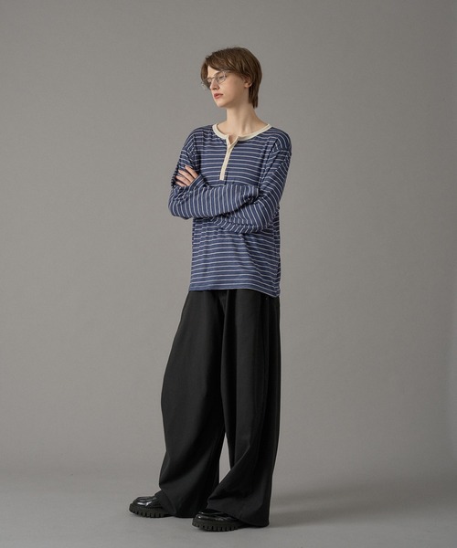 ONCILY(オンシェリー)の「HENLEY NECK BORDER KNIT TEE / ヘンリーネックボーダーニットT(Tシャツ/カットソー・メンズ・オリーブ/ブラック系その他/ネイビー系・MEDIUM/SMALL/LARGE)」の4枚目の写真