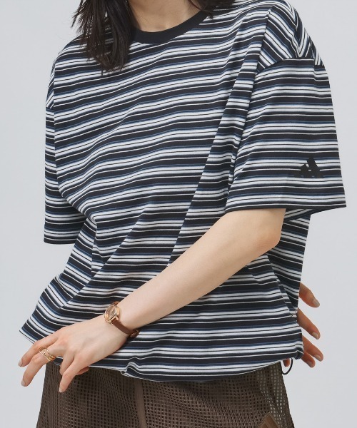 adidas(アディダス)の「アディダス adidas スタジアム クローム オーバーサイズフィット マルチストライプ 半袖Tシャツ(Tシャツ/カットソー・レディース・オフホワイト/ブラック/ベージュ・M/L)」の4枚目の写真