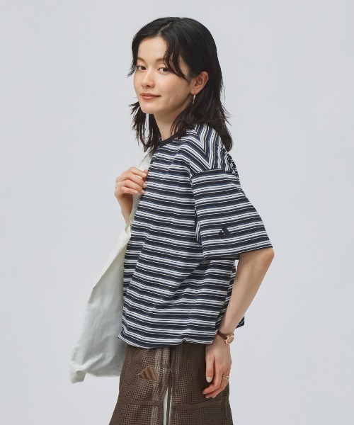 adidas(アディダス)の「アディダス adidas スタジアム クローム オーバーサイズフィット マルチストライプ 半袖Tシャツ(Tシャツ/カットソー・レディース・オフホワイト/ブラック/ベージュ・M/L)」の7枚目の写真