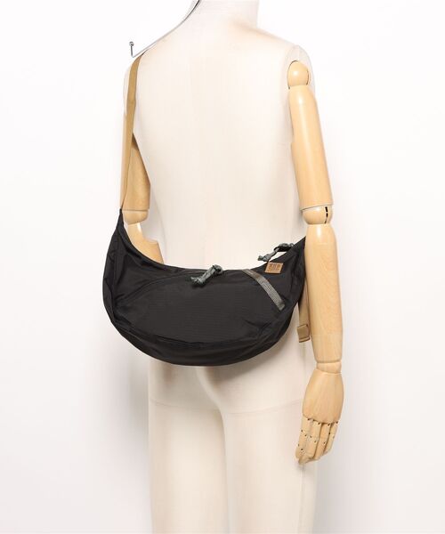 TOPO DESIGNS(トポデザインズ)の「500mlペットボトル収納可能【TOPO DESIGNS】MOONLIGHT CROSSBODY BAG(ショルダーバッグ・レディース・ブラック系その他/ブラック・ONE SIZE)」の3枚目の写真