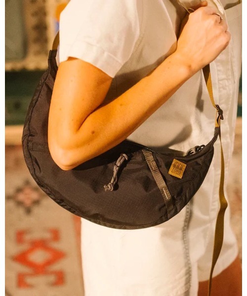 TOPO DESIGNS(トポデザインズ)の「500mlペットボトル収納可能【TOPO DESIGNS】MOONLIGHT CROSSBODY BAG(ショルダーバッグ・レディース・ブラック系その他/ブラック・ONE SIZE)」の8枚目の写真