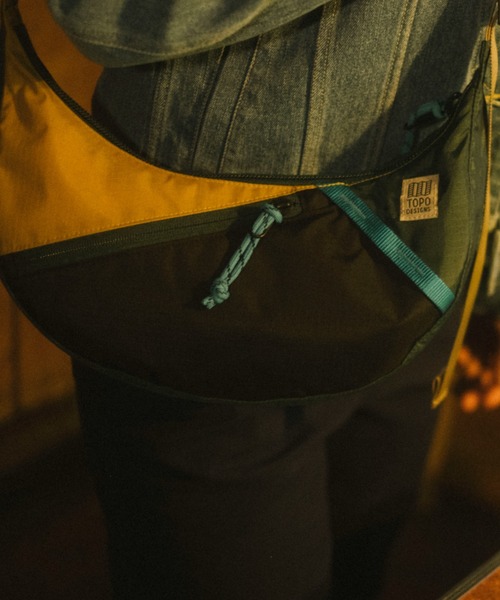 TOPO DESIGNS(トポデザインズ)の「500mlペットボトル収納可能【TOPO DESIGNS】MOONLIGHT CROSSBODY BAG(ショルダーバッグ・レディース・ブラック系その他/ブラック・ONE SIZE)」の15枚目の写真
