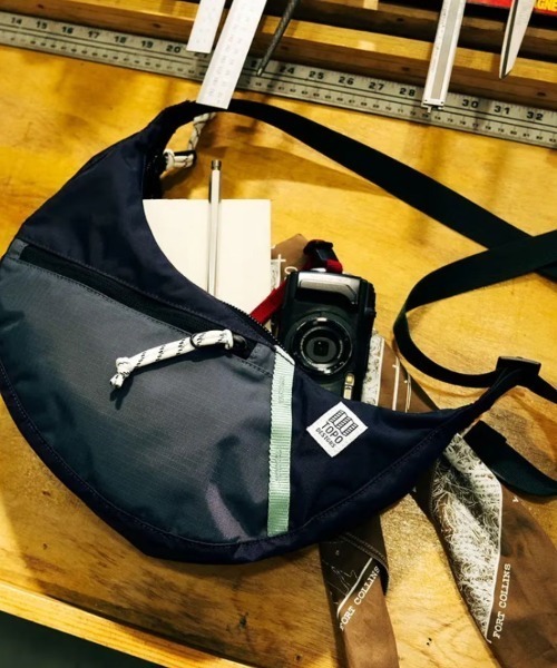 TOPO DESIGNS(トポデザインズ)の「500mlペットボトル収納可能【TOPO DESIGNS】MOONLIGHT CROSSBODY BAG(ショルダーバッグ・レディース・ブラック系その他/ブラック・ONE SIZE)」の11枚目の写真