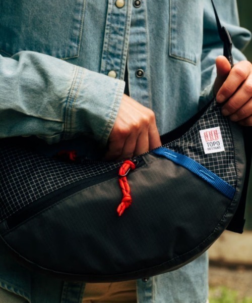 TOPO DESIGNS(トポデザインズ)の「500mlペットボトル収納可能【TOPO DESIGNS】MOONLIGHT CROSSBODY BAG(ショルダーバッグ・レディース・ブラック系その他/ブラック・ONE SIZE)」の13枚目の写真