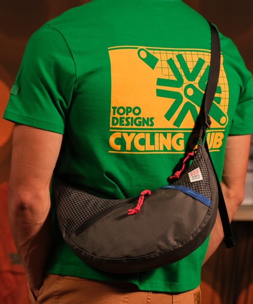 TOPO DESIGNS(トポデザインズ)の「500mlペットボトル収納可能【TOPO DESIGNS】MOONLIGHT CROSSBODY BAG(ショルダーバッグ・レディース・ブラック系その他/ブラック/パープル系/ブラック系・ONE SIZE)」の16枚目の写真