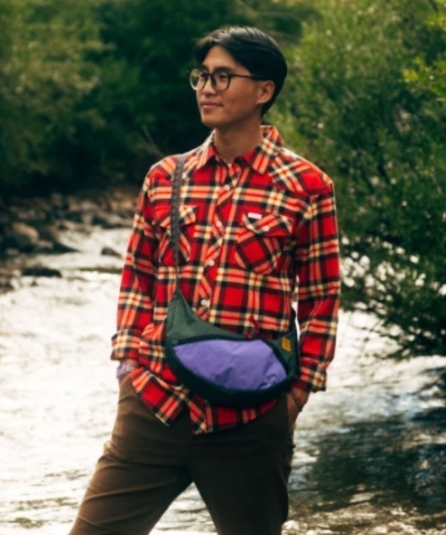 TOPO DESIGNS(トポデザインズ)の「500mlペットボトル収納可能【TOPO DESIGNS】MOONLIGHT CROSSBODY BAG(ショルダーバッグ・レディース・ブラック系その他/ブラック/パープル系/ブラック系・ONE SIZE)」の15枚目の写真