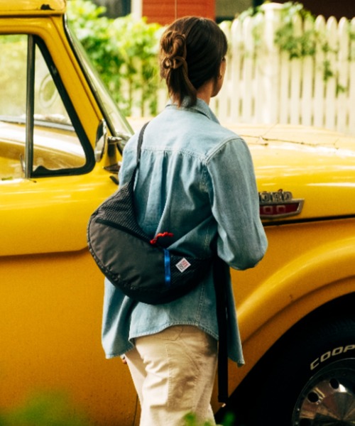 TOPO DESIGNS(トポデザインズ)の「500mlペットボトル収納可能【TOPO DESIGNS】MOONLIGHT CROSSBODY BAG(ショルダーバッグ・レディース・ブラック系その他/ブラック/パープル系/ブラック系・ONE SIZE)」の17枚目の写真
