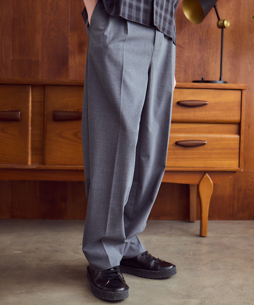 OSKR(オーエスケーアール)の「OSKR / オーエスケーアール ex Two Tuck TR Tapered Slacks(スラックス・メンズ・ブラック/グレー/ネイビー・LARGE/MEDIUM)」の2枚目の写真