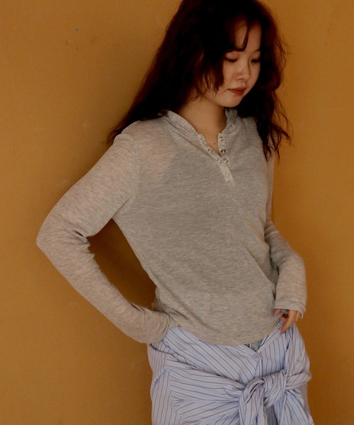 cheriella（シェリエラ）の「【cheriella】シアーフードヘンリーネックトップス　SHEER HOOD HENLEY TOP（Tシャツ/カットソー・レディース・ブラック/グレー/ホワイト・FREE）」の16枚目の写真