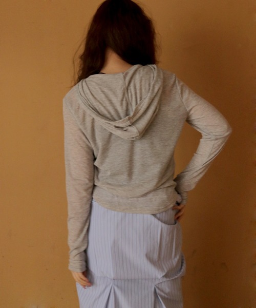 cheriella（シェリエラ）の「【cheriella】シアーフードヘンリーネックトップス　SHEER HOOD HENLEY TOP（Tシャツ/カットソー・レディース・ブラック/グレー/ホワイト・FREE）」の17枚目の写真