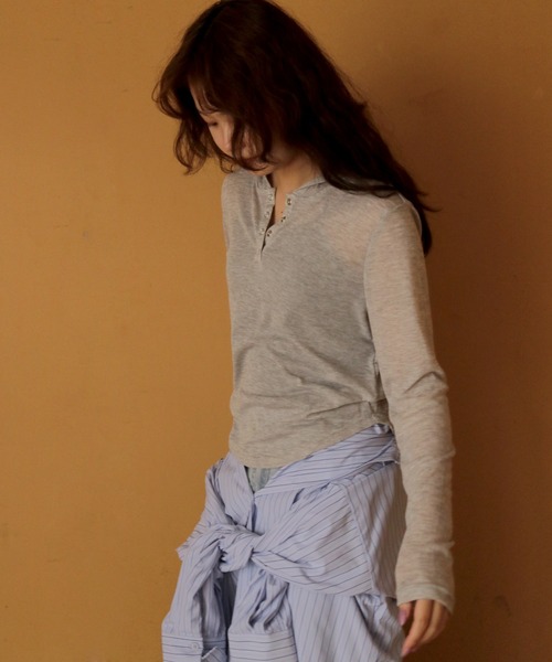 cheriella（シェリエラ）の「【cheriella】シアーフードヘンリーネックトップス　SHEER HOOD HENLEY TOP（Tシャツ/カットソー・レディース・ブラック/グレー/ホワイト・FREE）」の18枚目の写真