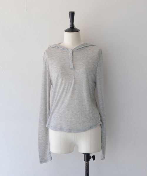 cheriella（シェリエラ）の「【cheriella】シアーフードヘンリーネックトップス　SHEER HOOD HENLEY TOP（Tシャツ/カットソー・レディース・ブラック/グレー/ホワイト・FREE）」の22枚目の写真