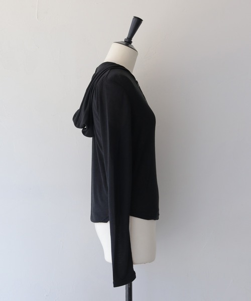 cheriella(シェリエラ)の「【cheriella】シアーフードヘンリーネックトップス SHEER HOOD HENLEY TOP(Tシャツ/カットソー・レディース・ブラック/グレー/ホワイト・FREE)」の18枚目の写真