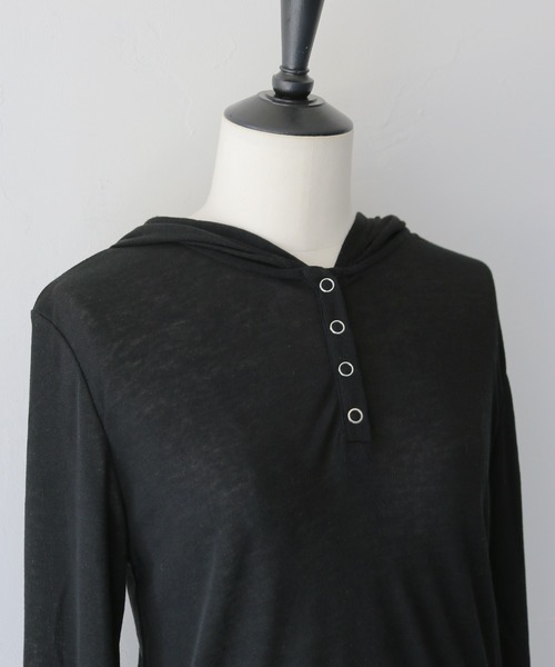 cheriella(シェリエラ)の「【cheriella】シアーフードヘンリーネックトップス SHEER HOOD HENLEY TOP(Tシャツ/カットソー・レディース・ブラック/グレー/ホワイト・FREE)」の20枚目の写真