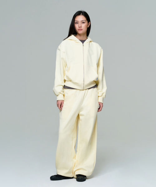ERA(エラ)の「UNISEX ERA WIDE JOGGER SWEATPANTS - LEMON CREAM(スウェットパンツ・レディース・クリーム・LARGE/MEDIUM/SMALL)」の8枚目の写真